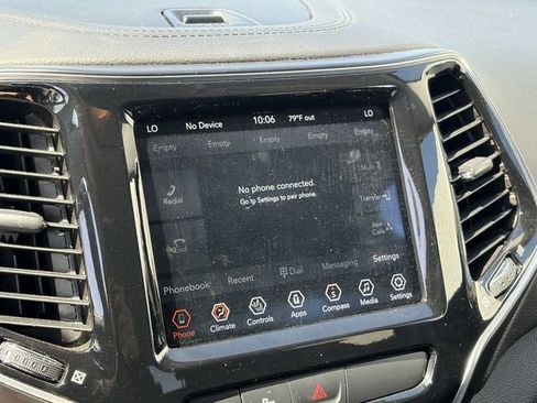 Used 2020 Jeep Cherokee Limited FWD image 5