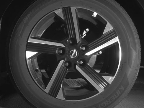 Used 2025 Nissan Sentra SV FWD image 14