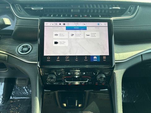 Used 2023 Jeep Grand Cherokee Limited w/ Luxury Tech Group II AWD/4WD image 15