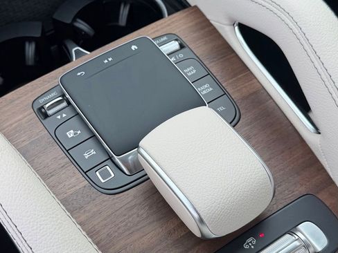 New 2026 Mercedes-Benz GLS 580 4MATIC image 31