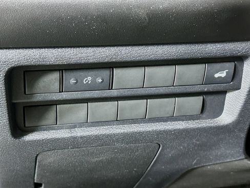 Used 2024 Mitsubishi Outlander SE image 17