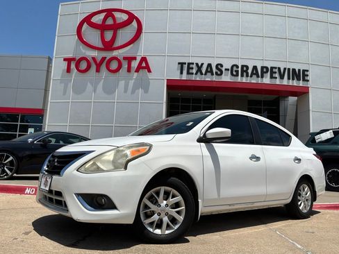 Used 2017 Nissan Versa SV w/ SV Special Edition Package FWD image 2