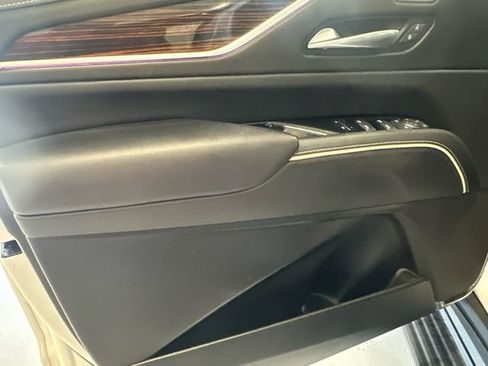 Certified 2022 Cadillac Escalade Premium Luxury w/ Performance Package AWD/4WD image 19