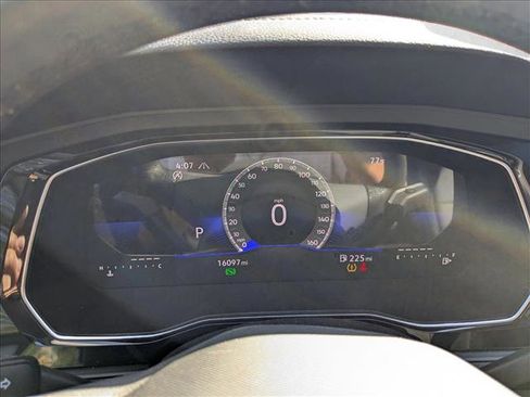 Used 2023 Volkswagen Jetta SE w/ Panoramic Sunroof Package image 17