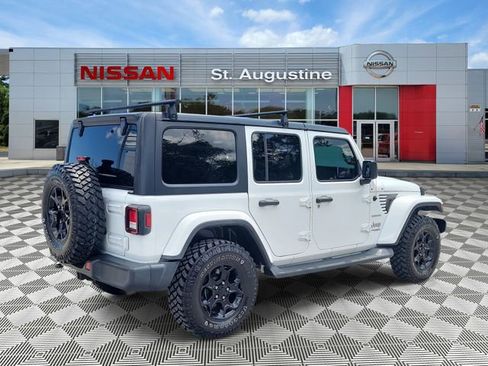 Used 2018 Jeep Wrangler Unlimited Sahara AWD/4WD image 2