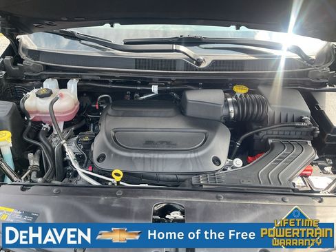 Used 2025 Chrysler Pacifica Limited FWD image 31