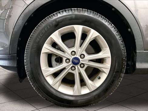 Used 2018 Ford Escape SE w/ SE Sync 3 Package FWD image 8
