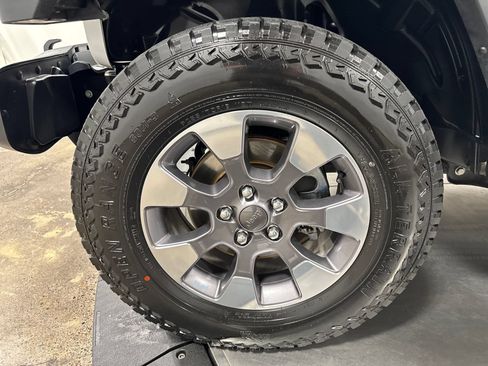 Used 2019 Jeep Wrangler Unlimited Sahara AWD/4WD image 2
