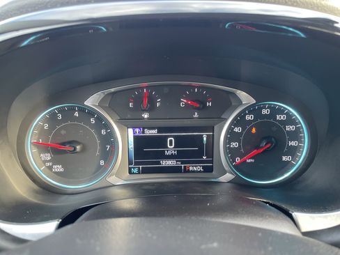 Used 2019 Chevrolet Traverse LT image 11