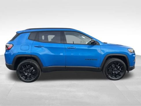 New 2026 Jeep Compass Latitude image 8