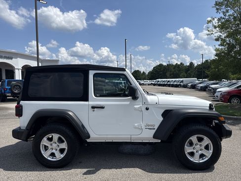 Used 2020 Jeep Wrangler Sport AWD/4WD image 8