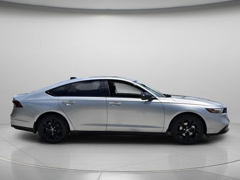 Used 2025 Honda Accord SE image 5