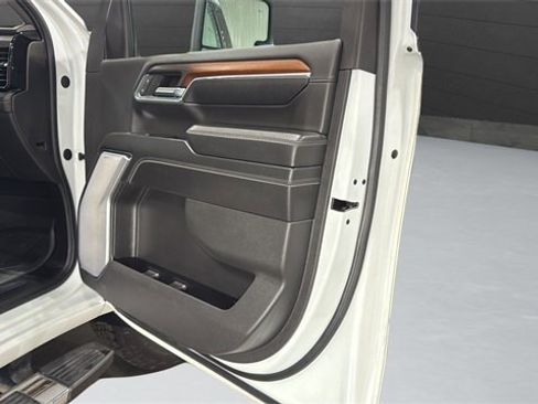 Used 2024 GMC Sierra 3500 Denali image 35
