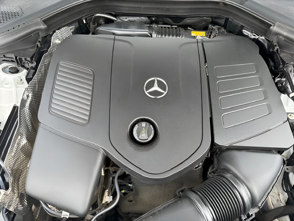 Used 2023 Mercedes-Benz GLC 300 4MATIC w/ Exclusive Trim Package image 34