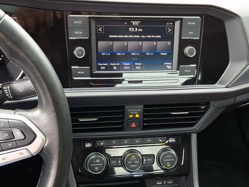 Used 2024 Volkswagen Jetta SE FWD image 26