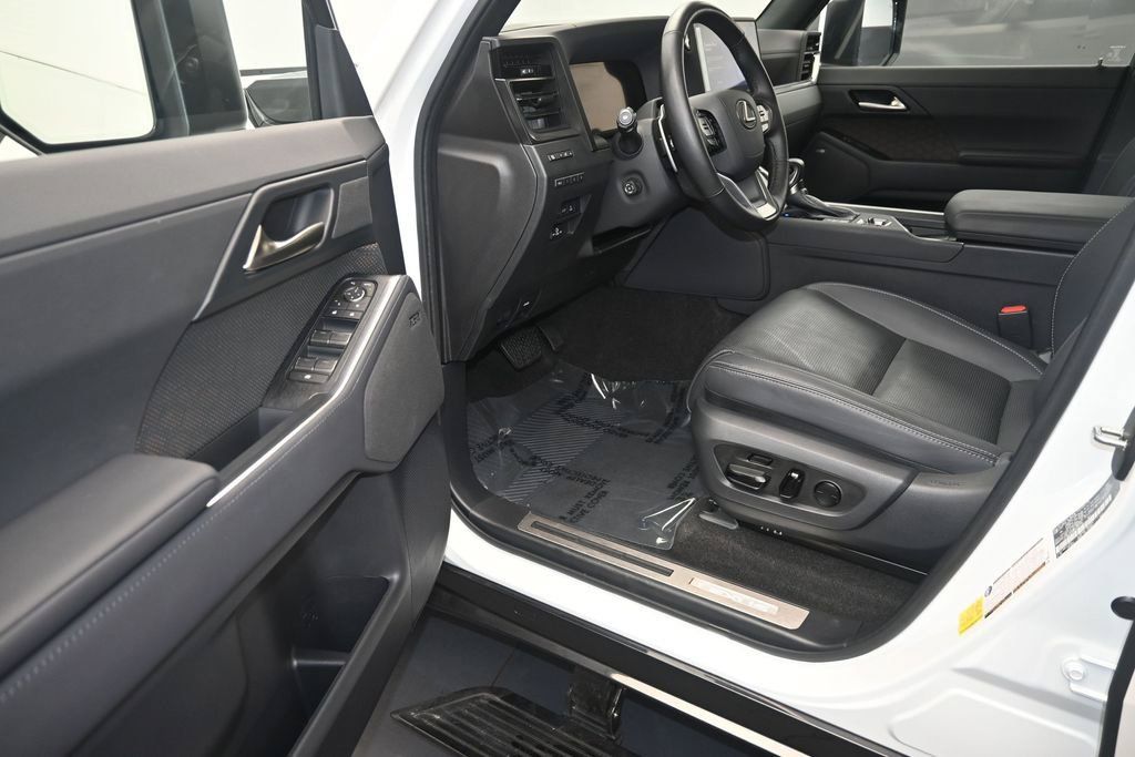 Used 2024 Lexus GX 550 w/ Cold Area Package AWD/4WD image 11