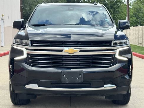 Used 2022 Chevrolet Suburban LT w/ Luxury Package RWD image 8