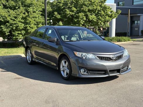 Used 2014 Toyota Camry SE FWD image 6