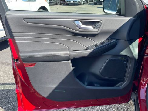 Used 2024 Ford Escape SE image 17