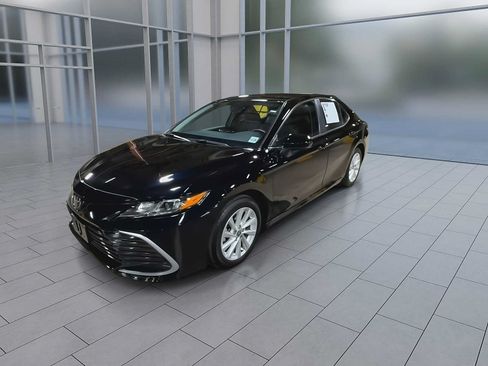 Used 2024 Toyota Camry LE AWD/4WD image 4