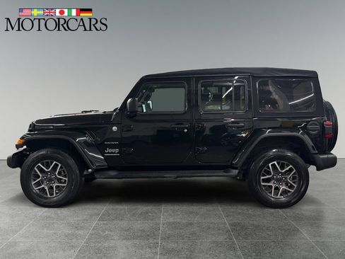 Used 2024 Jeep Wrangler Unlimited Sahara w/ Technology Group AWD/4WD image 6