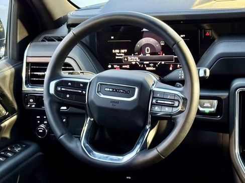 Used 2025 GMC Yukon XL Denali image 29