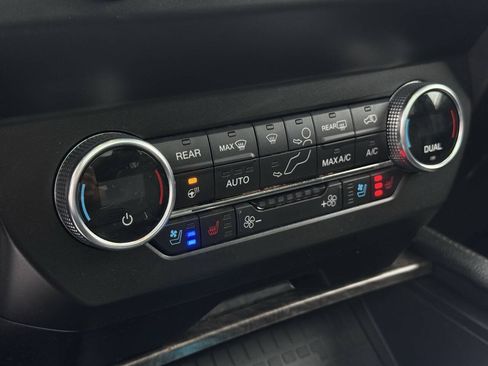Used 2019 Ford Expedition Limited w/ Equipment Group 302A AWD/4WD image 25