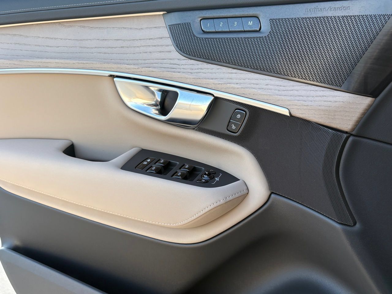 New 2026 Volvo XC90 B6 Plus AWD/4WD image 16
