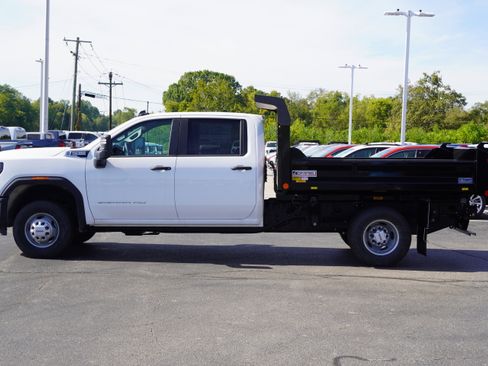 New 2025 GMC Sierra 3500 Pro w/ Convenience Package AWD/4WD image 4