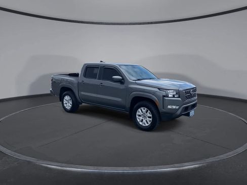 Used 2022 Nissan Frontier SV image 2