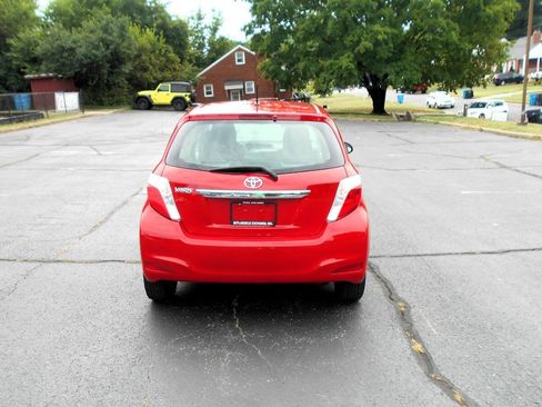 Used 2014 Toyota Yaris L FWD image 7
