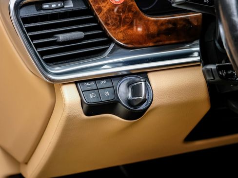 Used 2023 Porsche Panamera 4 Platinum Edition image 31