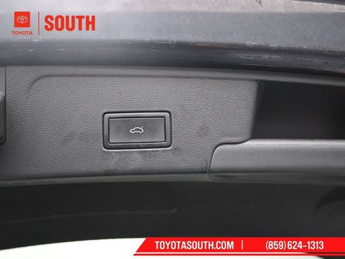 Used 2024 Volkswagen Atlas Cross Sport SE FWD image 16