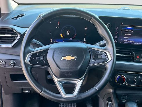 Used 2024 Chevrolet TrailBlazer LT w/ LT Cold Weather Package FWD image 11