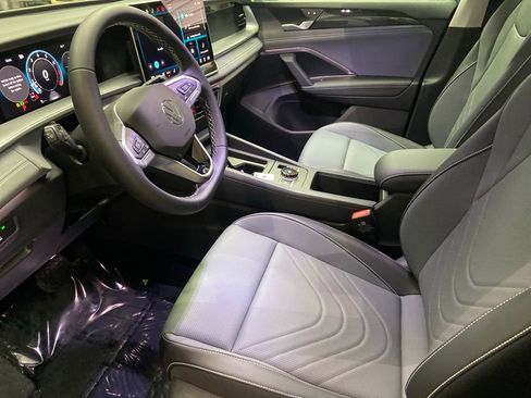 New 2026 Volkswagen Tiguan SE image 4