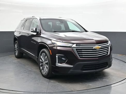 Used 2023 Chevrolet Traverse Premier image 2
