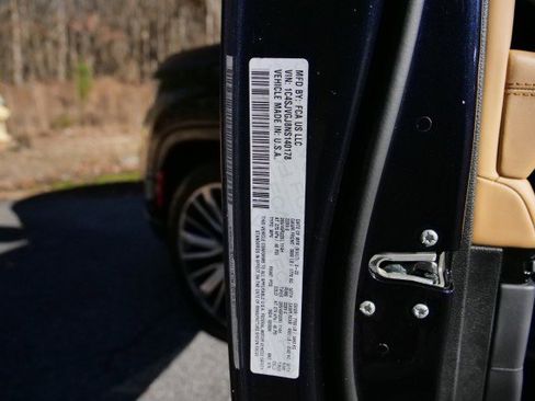 Used 2022 Jeep Grand Wagoneer Series III w/ Rear Seat Video Group 1 image 57