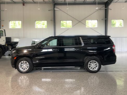 Used 2024 Chevrolet Suburban LT AWD/4WD image 4