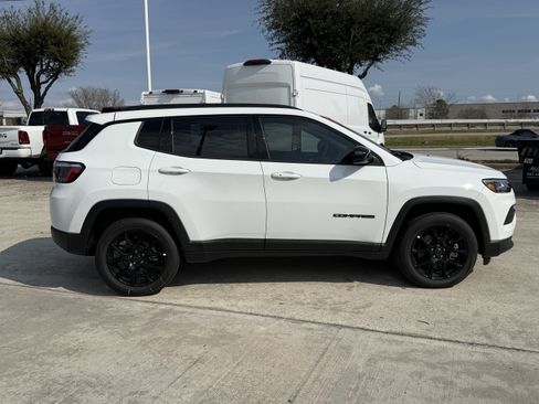 New 2026 Jeep Compass Latitude w/ Quick Order Package 29K AWD/4WD image 3