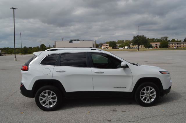 Used 2017 Jeep Cherokee Latitude AWD/4WD image 5