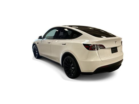 Certified 2023 Tesla Model Y Long Range AWD/4WD image 4