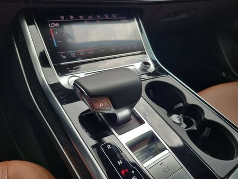 Used 2019 Audi Q8 Prestige AWD/4WD image 27