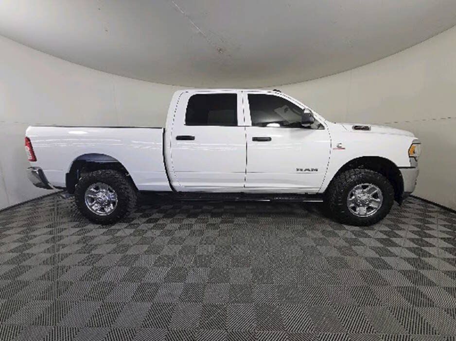 Used 2022 RAM 2500 Tradesman w/ Chrome Appearance Group AWD/4WD image 11