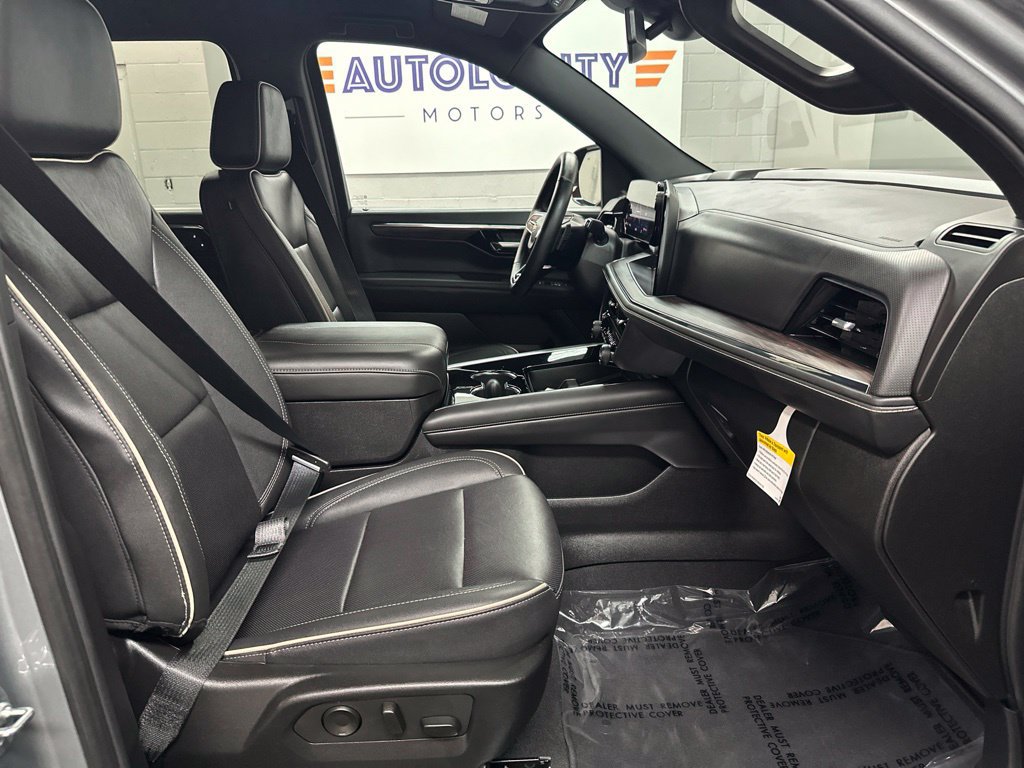 Used 2025 Chevrolet Suburban Premier AWD/4WD image 19
