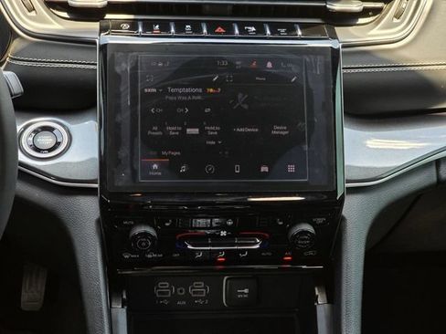 Used 2023 Jeep Grand Cherokee L Laredo AWD/4WD image 13