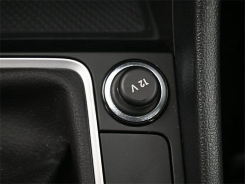 Certified 2025 Volkswagen Jetta SE image 24