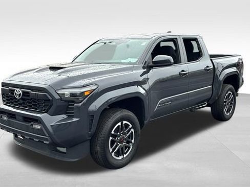 Used 2025 Toyota Tacoma TRD Sport AWD/4WD image 2