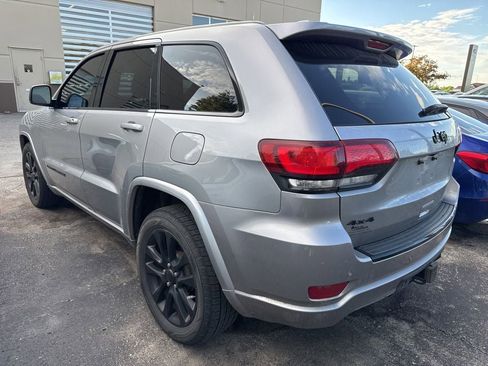 Used 2017 Jeep Grand Cherokee Altitude AWD/4WD image 5