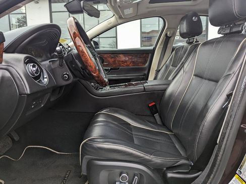 Used 2019 Jaguar XJ R-Sport image 13