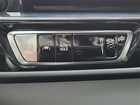 Used 2025 Cadillac Lyriq Sport image 18